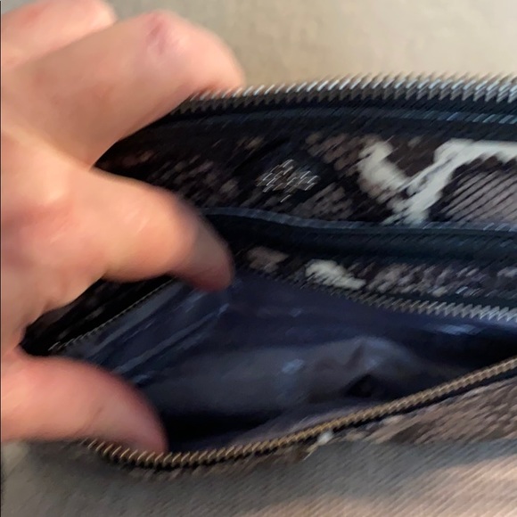 Vera Wand Python print clutch - Picture 7 of 7
